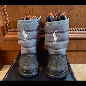 Boys winter boots barely used